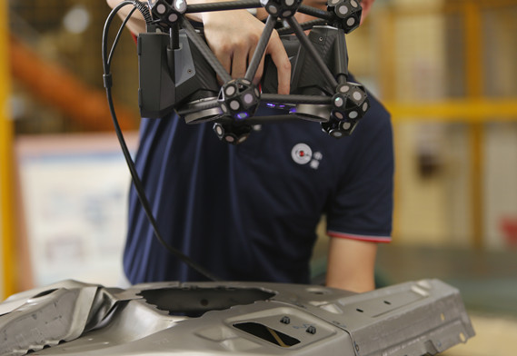 Scanner 3D de suivi optique avec capture de flash de trou