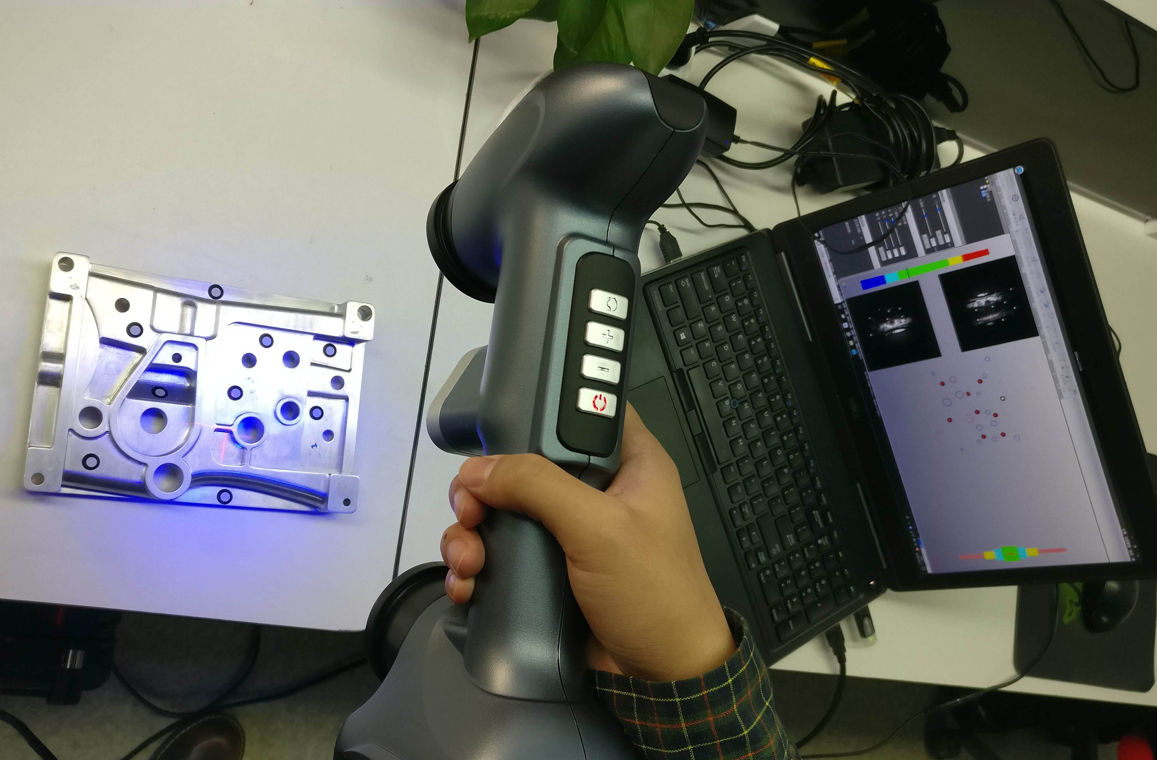 Scanner 3D avec capture flash de trou pour pi&egrave;ces de machines