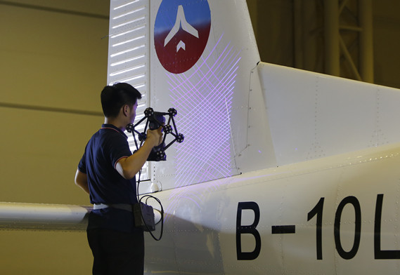 Scanner 3D &agrave; suivi optique avec num&eacute;risation 3D &agrave; grande vitesse